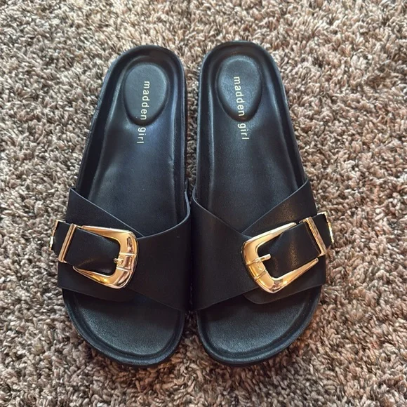 Madden Girl slides - Picture 4 of 4